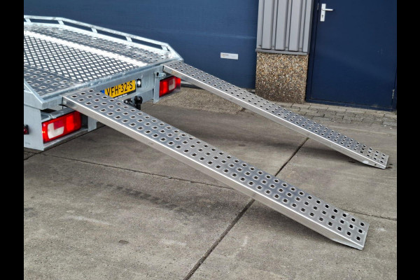 Volkswagen Crafter 35 2.0 TDI L4 Trendline OPRIJWAGEN / AMBULANCE / TRAILER / EURO 6 / LAADVERMOGEN 1377 KG !!