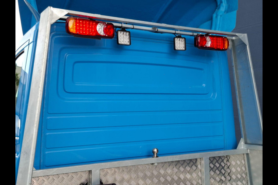 Volkswagen Crafter 35 2.0 TDI L4 Trendline OPRIJWAGEN / AMBULANCE / TRAILER / EURO 6 / LAADVERMOGEN 1377 KG !!