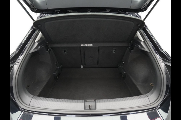 Volkswagen T-Roc 1.5 TSI 150pk DSG Sport Navigatie ACC Camera Executive 213