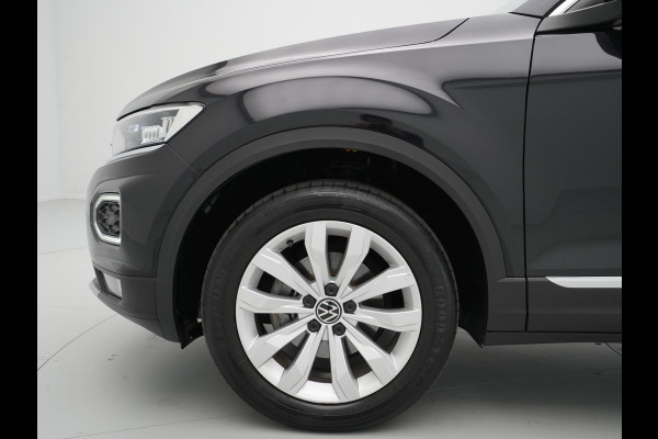Volkswagen T-Roc 1.5 TSI 150pk DSG Sport Navigatie ACC Camera Executive 213