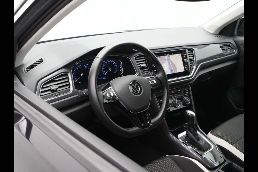 Volkswagen T-Roc 1.5 TSI 150pk DSG Sport Navigatie ACC Camera Executive 213