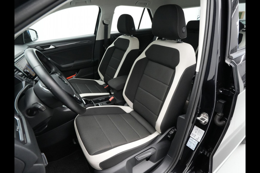 Volkswagen T-Roc 1.5 TSI 150pk DSG Sport Navigatie ACC Camera Executive 213