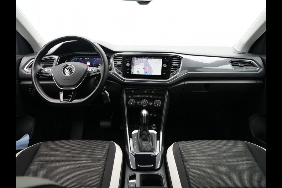 Volkswagen T-Roc 1.5 TSI 150pk DSG Sport Navigatie ACC Camera Executive 213