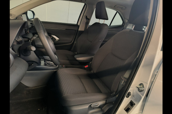 Toyota Yaris Cross 1.5 Hybrid 115 Active Rijklaar + Fabrieksgarantie tot 11-2030 Henk Jongen Auto's in Helmond,  al 50 jaar service zoals 't hoort!