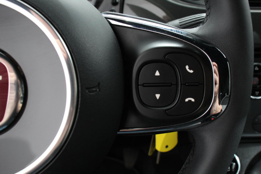 Fiat 500C 1.2 Lounge Navigatie  Apple Carplay/Android Auto  Climate Control  Cruise Control  Parkeersensoren Achter  Lichtmetalen Velgen