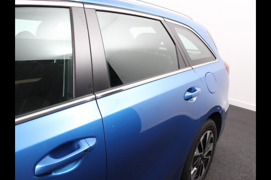 Kia Ceed Sportswagon 1.6 GDI PHEV DynamicLine Climate control Achteruitrijd camera Cruise control Parkeersensoren LED Lane assist Apple Carplay/ Android auto