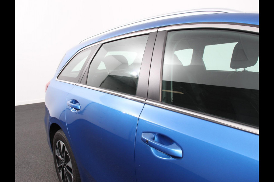Kia Ceed Sportswagon 1.6 GDI PHEV DynamicLine Climate control Achteruitrijd camera Cruise control Parkeersensoren LED Lane assist Apple Carplay/ Android auto