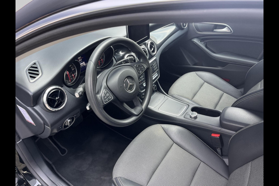 Mercedes-Benz CLA-Klasse 180 Ambition Automaat