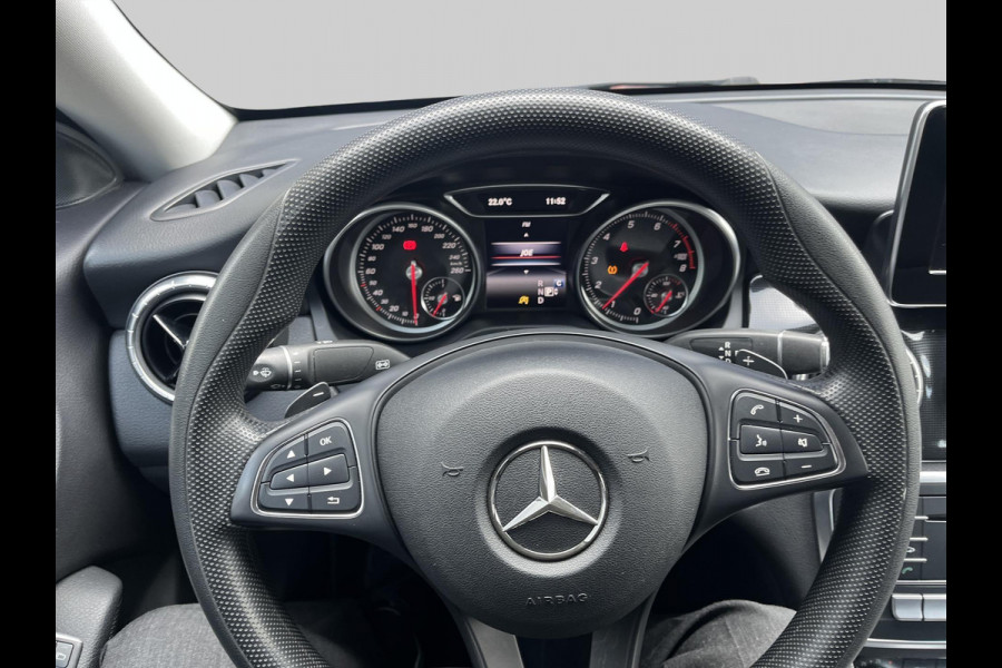 Mercedes-Benz CLA-Klasse 180 Ambition Automaat