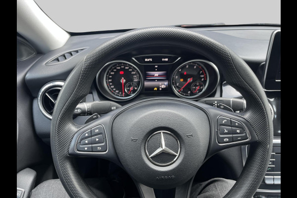Mercedes-Benz CLA-Klasse 180 Ambition Automaat
