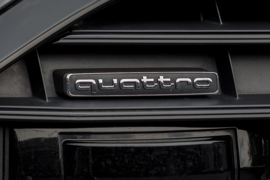Audi A6 Avant 55 TFSI e quattro Competition | S-LINE | TREKHAAK | PANORAMADAK | HD MATRIX LED | STUURWIEL VERWARMING