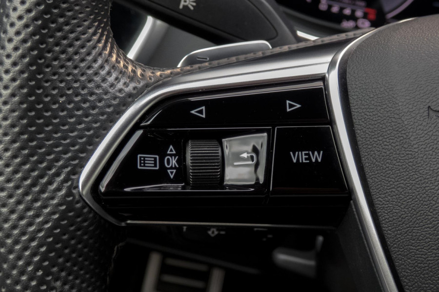 Audi A6 Avant 55 TFSI e quattro Competition | S-LINE | TREKHAAK | PANORAMADAK | HD MATRIX LED | STUURWIEL VERWARMING