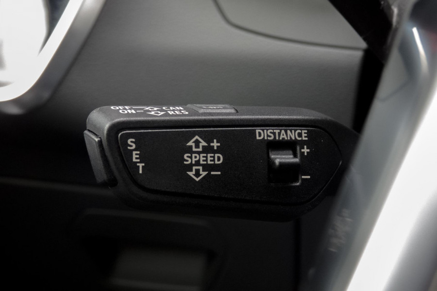 Audi A6 Avant 55 TFSI e quattro Competition | S-LINE | TREKHAAK | PANORAMADAK | HD MATRIX LED | STUURWIEL VERWARMING