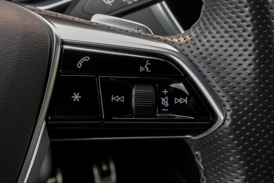Audi A6 Avant 55 TFSI e quattro Competition | S-LINE | TREKHAAK | PANORAMADAK | HD MATRIX LED | STUURWIEL VERWARMING