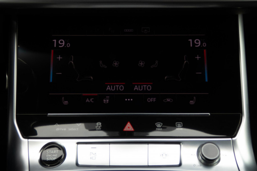 Audi A6 Avant 55 TFSI e quattro Competition | S-LINE | TREKHAAK | PANORAMADAK | HD MATRIX LED | STUURWIEL VERWARMING