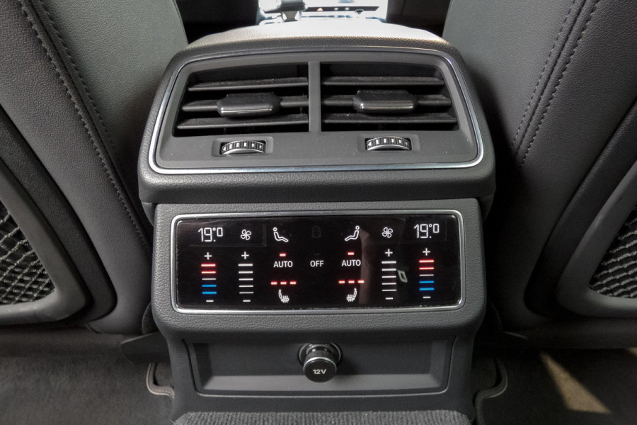 Audi A6 Avant 55 TFSI e quattro Competition | S-LINE | TREKHAAK | PANORAMADAK | HD MATRIX LED | STUURWIEL VERWARMING