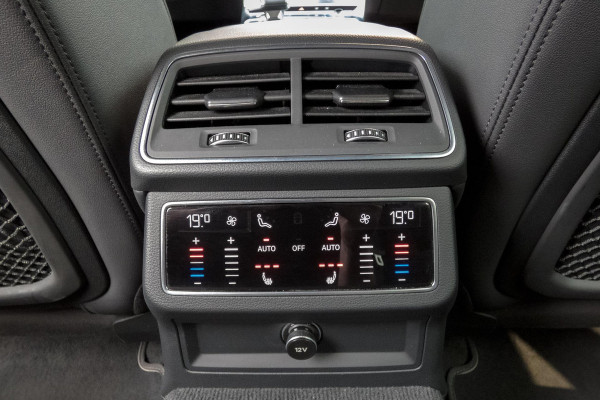 Audi A6 Avant 55 TFSI e quattro Competition | S-LINE | TREKHAAK | PANORAMADAK | HD MATRIX LED | STUURWIEL VERWARMING