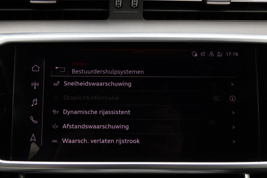 Audi A6 Avant 55 TFSI e quattro Competition | S-LINE | TREKHAAK | PANORAMADAK | HD MATRIX LED | STUURWIEL VERWARMING
