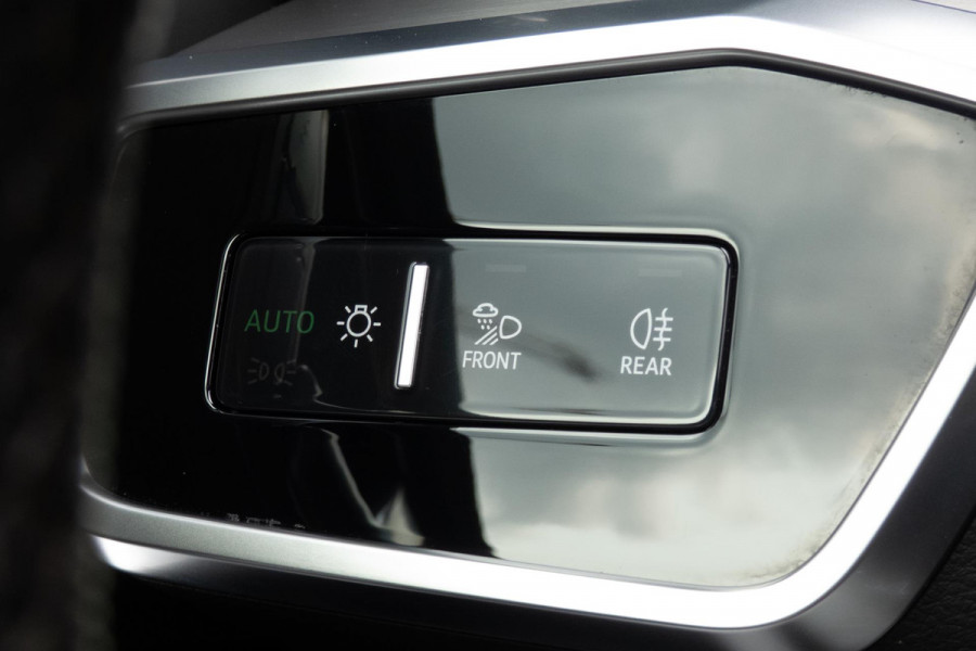 Audi A6 Avant 55 TFSI e quattro Competition | S-LINE | TREKHAAK | PANORAMADAK | HD MATRIX LED | STUURWIEL VERWARMING