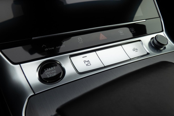 Audi A6 Avant 55 TFSI e quattro Competition | S-LINE | TREKHAAK | PANORAMADAK | HD MATRIX LED | STUURWIEL VERWARMING
