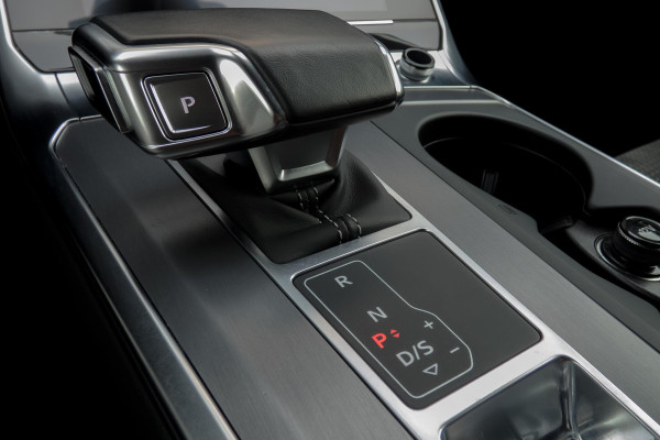 Audi A6 Avant 55 TFSI e quattro Competition | S-LINE | TREKHAAK | PANORAMADAK | HD MATRIX LED | STUURWIEL VERWARMING