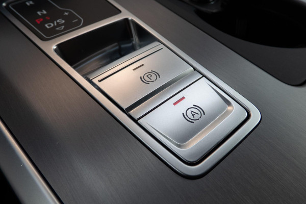 Audi A6 Avant 55 TFSI e quattro Competition | S-LINE | TREKHAAK | PANORAMADAK | HD MATRIX LED | STUURWIEL VERWARMING