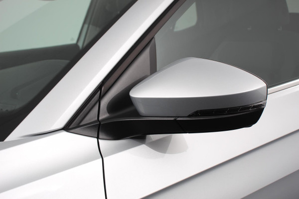 Volkswagen T-Cross 1.0 TSI 110pk DSG Style | Navigatie | Apple Carplay/Android Auto | Climate Control | Camera | Extra Getint Glas | Adaptive Cruise Control