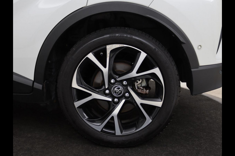 Toyota C-HR 1.8 Hybrid Style | Stoelverwarming | Trekhaak | Adaptive cruise | JBL Sound | Camera | Navigatie | Keyless | Dodehoek detectie