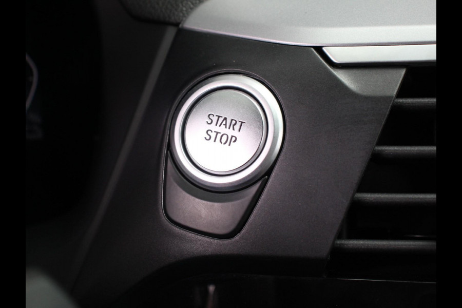 BMW X3 xDrive30e Plug in Hybride Advantage Automaat Navigatie Climate Control Adaptive Cruise Control Head up display Led Dab Parkeer sensoren V+A Stoelverwarming Camera