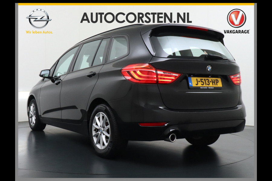 BMW 2 Serie Gran Tourer 218I 7-Persoons AUT-7 141pk Pano.dak Navi-Pro BMW-Digital-Key (via-GSM) Camera Head-Up Display Adap.Led Live Cockpit WiFi Elek.Achterklep DAB HUD Regen-Lichtsensor Comfort Acces ConnectedDrive Services FCW+remfunctie Lane-Dep-Warning Snelheidsherk. Approach-c-Warning 1500kg trekvermogen Origin.NLse auto ruim 45.000 nieuw