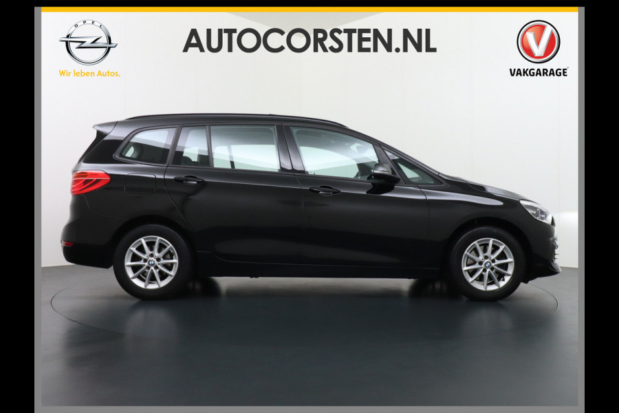 BMW 2 Serie Gran Tourer 218I 7-Persoons AUT-7 141pk Pano.dak Navi-Pro BMW-Digital-Key (via-GSM) Camera Head-Up Display Adap.Led Live Cockpit WiFi Elek.Achterklep DAB HUD Regen-Lichtsensor Comfort Acces ConnectedDrive Services FCW+remfunctie Lane-Dep-Warning Snelheidsherk. Approach-c-Warning 1500kg trekvermogen Origin.NLse auto ruim 45.000 nieuw
