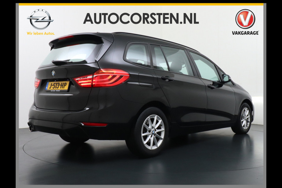 BMW 2 Serie Gran Tourer 218I 7-Persoons AUT-7 141pk Pano.dak Navi-Pro BMW-Digital-Key (via-GSM) Camera Head-Up Display Adap.Led Live Cockpit WiFi Elek.Achterklep DAB HUD Regen-Lichtsensor Comfort Acces ConnectedDrive Services FCW+remfunctie Lane-Dep-Warning Snelheidsherk. Approach-c-Warning 1500kg trekvermogen Origin.NLse auto ruim 45.000 nieuw