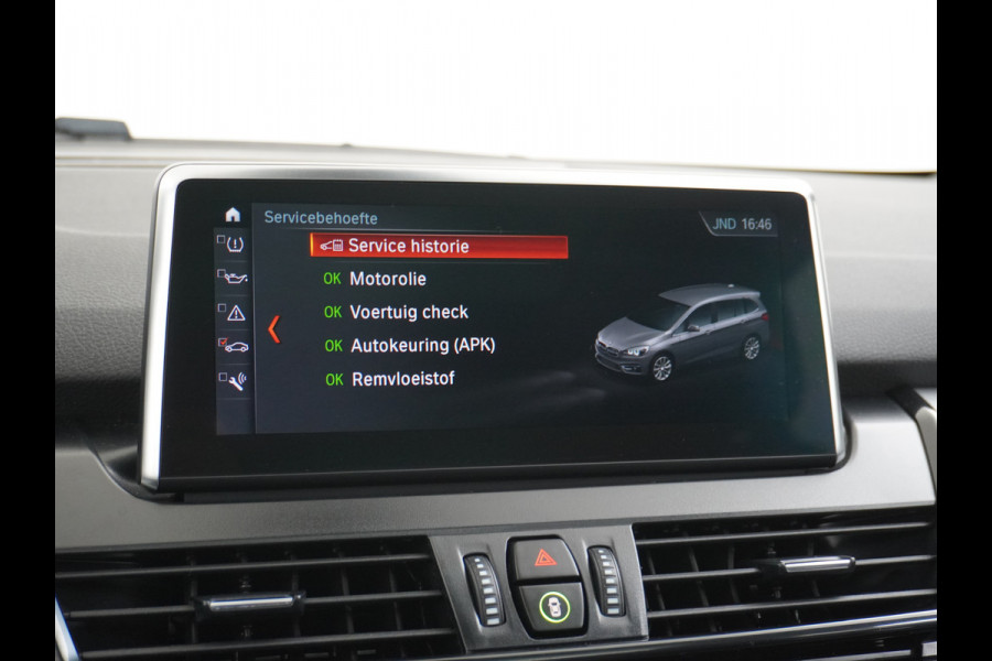 BMW 2 Serie Gran Tourer 218I 7-Persoons AUT-7 141pk Pano.dak Navi-Pro BMW-Digital-Key (via-GSM) Camera Head-Up Display Adap.Led Live Cockpit WiFi Elek.Achterklep DAB HUD Regen-Lichtsensor Comfort Acces ConnectedDrive Services FCW+remfunctie Lane-Dep-Warning Snelheidsherk. Approach-c-Warning 1500kg trekvermogen Origin.NLse auto ruim 45.000 nieuw