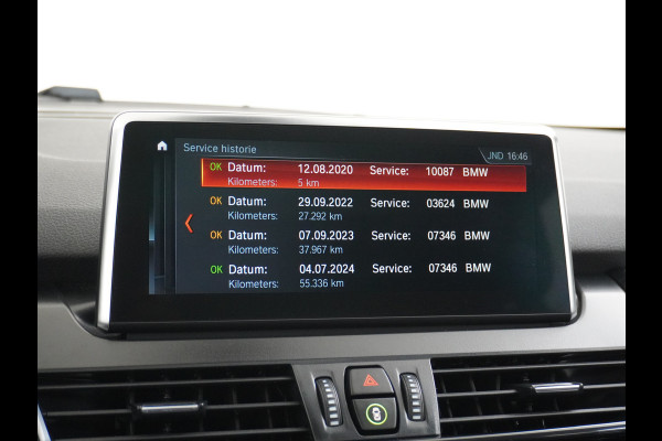 BMW 2 Serie Gran Tourer 218I 7-Persoons AUT-7 141pk Pano.dak Navi-Pro BMW-Digital-Key (via-GSM) Camera Head-Up Display Adap.Led Live Cockpit WiFi Elek.Achterklep DAB HUD Regen-Lichtsensor Comfort Acces ConnectedDrive Services FCW+remfunctie Lane-Dep-Warning Snelheidsherk. Approach-c-Warning 1500kg trekvermogen Origin.NLse auto ruim 45.000 nieuw