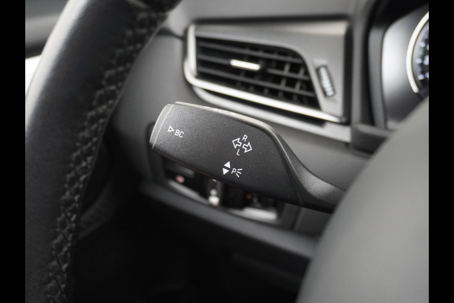 BMW 2 Serie Gran Tourer 218I 7-Persoons AUT-7 141pk Pano.dak Navi-Pro BMW-Digital-Key (via-GSM) Camera Head-Up Display Adap.Led Live Cockpit WiFi Elek.Achterklep DAB HUD Regen-Lichtsensor Comfort Acces ConnectedDrive Services FCW+remfunctie Lane-Dep-Warning Snelheidsherk. Approach-c-Warning 1500kg trekvermogen Origin.NLse auto ruim 45.000 nieuw