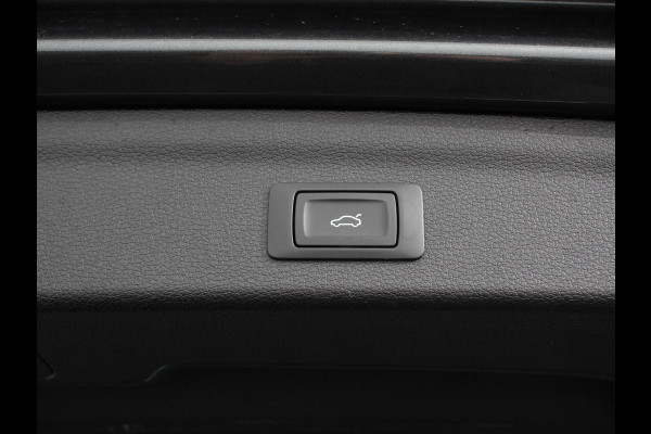 Audi Q3 45 TFSI e 245pk S-Line Plus PHEV Navigatie Apple Carplay/Android auto Climate Control Adaptive Cruise Control Electrisch bedienbare achterklep
