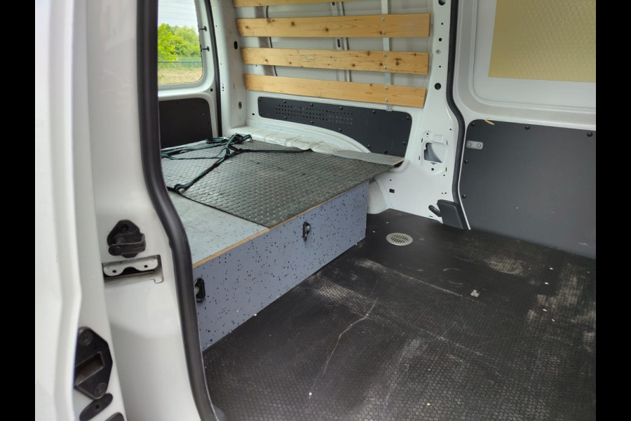 Volkswagen Caddy Maxi AUT-6 1.4 TGI CNG EcoFuel Apple Carplay Android Auto Navi Airco Verwarmbare voorruit Cruise Controle Pdc Comfortline 2X Schuifdeur Betonplex Vloer Wandbetimmering Regen-Lichtsensor Executive Plus Pakket Bluetooth Compressed Natural Gas Brandstof Euro 6 Zeer compleet, € 40.000 nieuw! !