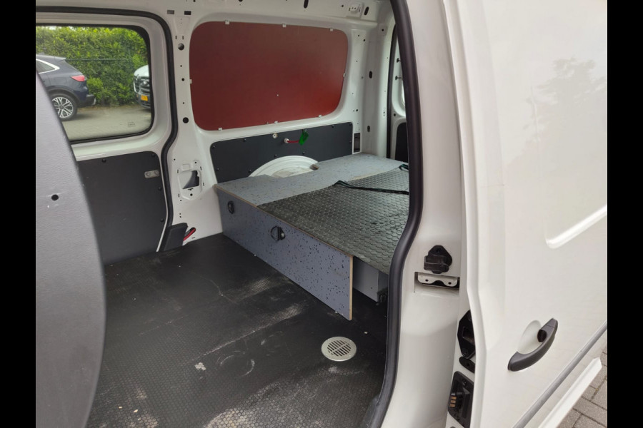 Volkswagen Caddy Maxi AUT-6 1.4 TGI CNG EcoFuel Apple Carplay Android Auto Navi Airco Verwarmbare voorruit Cruise Controle Pdc Comfortline 2X Schuifdeur Betonplex Vloer Wandbetimmering Regen-Lichtsensor Executive Plus Pakket Bluetooth Compressed Natural Gas Brandstof Euro 6 Zeer compleet, € 40.000 nieuw! !