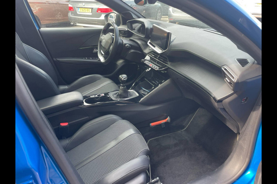 Peugeot 208 1.2 PureTech GT / panoramadak / trekhaak