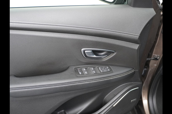 Renault Grand Scénic 1.3T 141PK 7-Pers Camera Navi PDC Bose®-Sound 20" Ecc Keyless Regen-Lichtsensor Wifi Verkeersbord detectie Led Rijbaanalarm Dodehoekwaarschuwing Aut.Grootlicht Multi-Sense Visio-Sys Easy Life Pack Volledig dealeronderhouden Orig.NLse auto