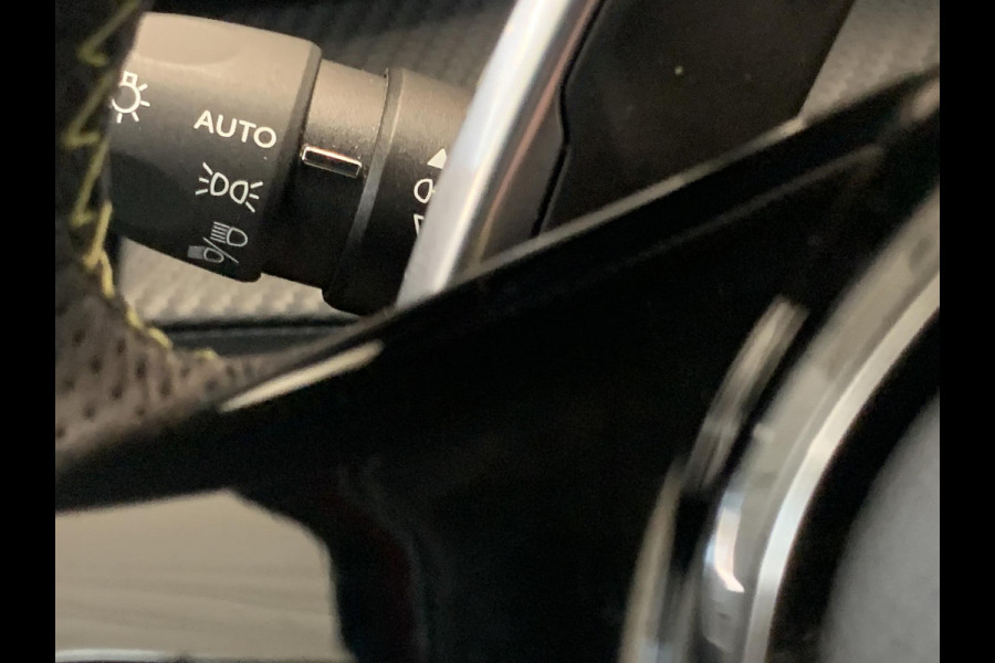 Peugeot 2008 1.2 PureTech GT Automaat | Navigatie | Achteruitrijcamera | Stoelverwarming | Adaptieve Cruise Control | Apple Carplay/Android Auto