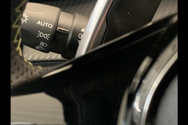 Peugeot 2008 1.2 PureTech GT Automaat | Navigatie | Achteruitrijcamera | Stoelverwarming | Adaptieve Cruise Control | Apple Carplay/Android Auto