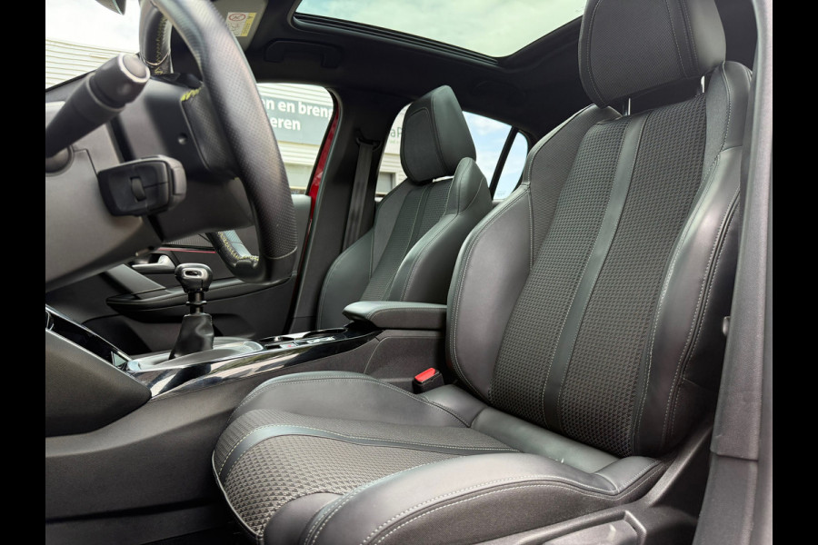 Peugeot 208 1.2 Turbo GT-line - Panodak - Navi - Climate - Parkeerhulp - Cruise