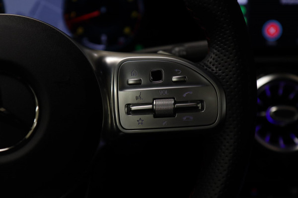Mercedes-Benz A-Klasse 220 AMG /PANO/NIGHT-PAKET/SFEERV/CARPLAY/CAM/STOELV/VOLL