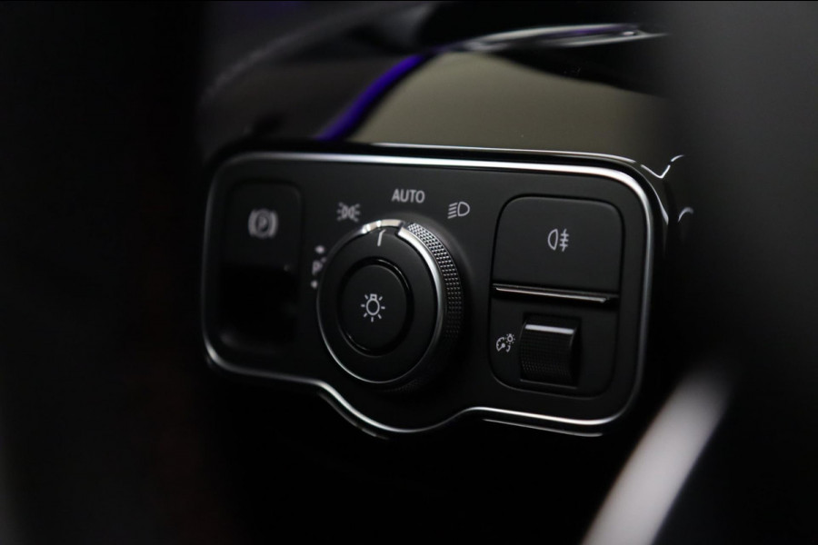 Mercedes-Benz A-Klasse 220 AMG /PANO/NIGHT-PAKET/SFEERV/CARPLAY/CAM/STOELV/VOLL