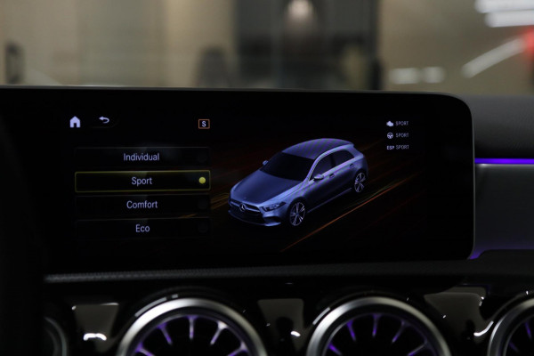 Mercedes-Benz A-Klasse 220 AMG /PANO/NIGHT-PAKET/SFEERV/CARPLAY/CAM/STOELV/VOLL
