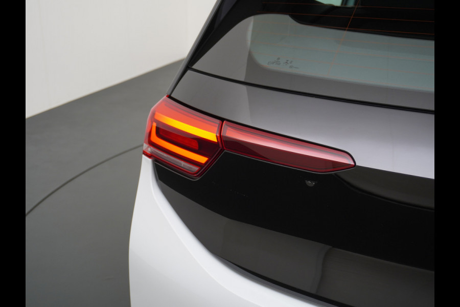 Volkswagen ID.3 58kWh 204PK First Auto-Pilot Navi Adapt.Cruise Control Pdc Apple Carplay Android Navi Ecc Led Stoel-Stuurverwarming DAB Keyless Lmv Bluetooth Regensensor Rijstrooksensor Verkeersbord detectie Mirrorlink 1e Eigenaar Grootste accu Garantie t/m 20-10-2028