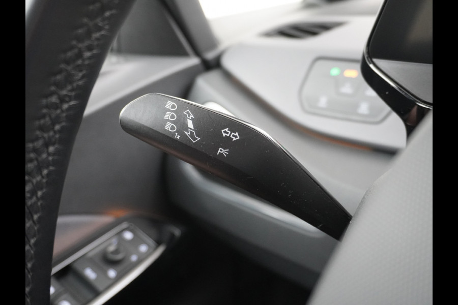 Volkswagen ID.3 58kWh 204PK First Auto-Pilot Navi Adapt.Cruise Control Pdc Apple Carplay Android Navi Ecc Led Stoel-Stuurverwarming DAB Keyless Lmv Bluetooth Regensensor Rijstrooksensor Verkeersbord detectie Mirrorlink 1e Eigenaar Grootste accu Garantie t/m 20-10-2028