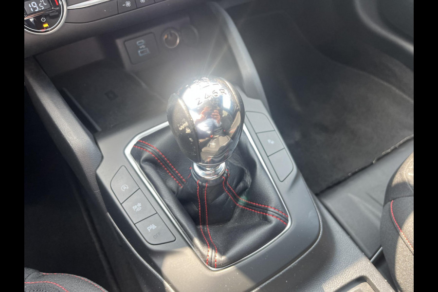 Ford Focus 1.0 EcoBoost Hybrid ST Line 125 Pk | Achteruitrijcamera | Keyless | Led Koplampen | Dual Climate Control |