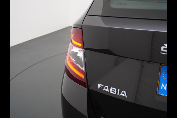 Škoda Fabia Combi 1.0T-96PK Apple Carplay Android Navi Airco Cruise-C PDC Mirror Link 16" DAB Business Edition Led Bluetooth ESP Spraakbediening Isofix